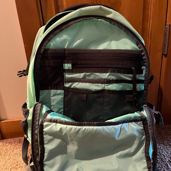 North Face Unisex Recon Mint Green Backpack - Picture 2 of 3